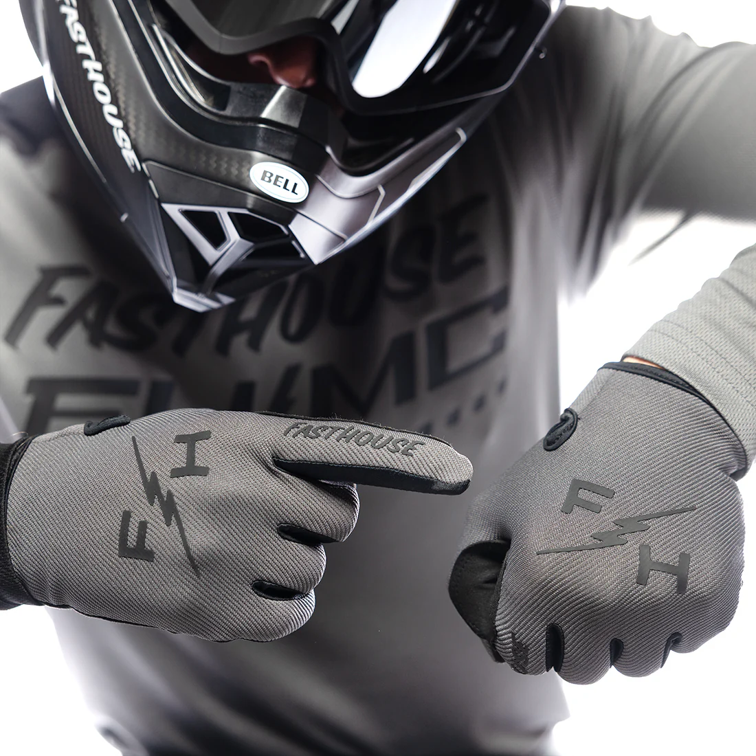 fasthouse-carbon-eternal-rokavice-sive